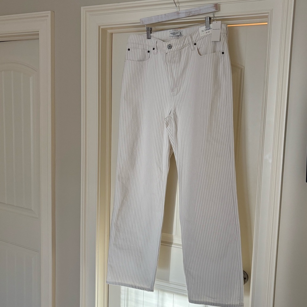 *BRAND NEW* Abercrombie 90s high rise relaxed jean